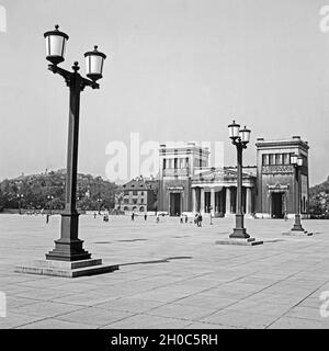 Die Propyläen dorischen auf dem Königsplatz in München, Deutschland 1930er Jahre. Tempio all'Koenigplatz piazza della città di Monaco di Baviera, Germania 1930s. Foto Stock