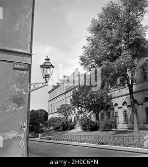 Impressione am Burgplatz a Weimar, Deutschland 1930er Jahre. Vista della piazza Burgplatz a Weimar, Germania 1930s. Foto Stock