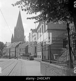 Die Lutherkirche an der Kölner Straße in Solingen, Deutschland 1930er Jahre. Protestanti chiesa di Lutero a Solingen, Germania 1930s. Foto Stock