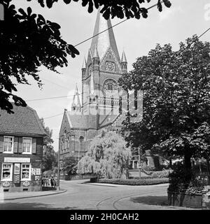 Die Lutherkirche an der Kölner Straße in Solingen, Deutschland 1930er Jahre. Protestanti chiesa di Lutero a Solingen, Germania 1930s. Foto Stock