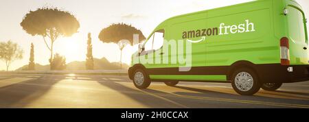 Guilherand-Granges, Francia - 12 ottobre 2021. Camion su strada con logo Amazon Fresh. Amazon servizio di consegna della drogheria attualmente disponibile nella maggior parte dei principali Foto Stock