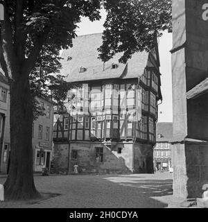 Rückseite des Rathauses in Alsfeld in Hessen, Deutschland 1930er Jahre. Parte posteriore del Alsfeld city hall di Hesse, Germania 1930s. Foto Stock