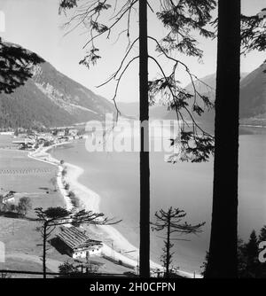 Ein Ausflug nach Pertisau am Achensee nel Tirolo, Deutsches Reich 1930er Jahre. Un viaggio a Pertisau sul lago di Achen in Tirolo, Germania 1930s. Foto Stock