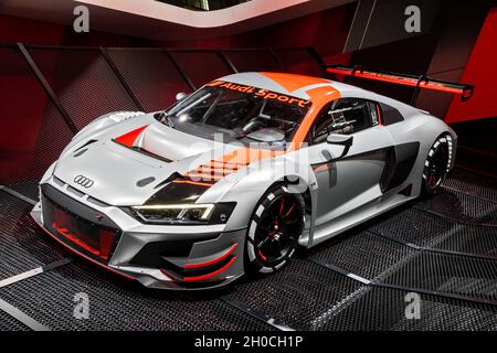 Audi R8 LMS GT3 vettura sportiva presentata al Salone di Parigi. Parigi, Francia - 2 ottobre 2018. Foto Stock