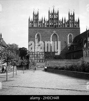 Impression aus der Freien Stadt Danzig, hier die Trinitatiskirche, Deutschland 1930er Jahre. Impressione dalla città di Danzica, qui la chiesa della Trinità, Germania anni trenta. Foto Stock