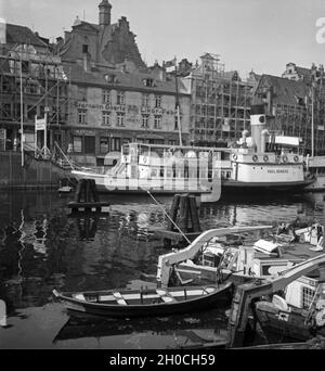 Impression aus der Freien Stadt Danzig, hier der Hafen, Deutschland 1930er Jahre. Impressione dalla città di Danzica, qui il porto, Germania anni trenta. Foto Stock