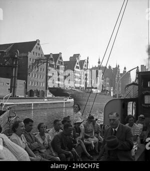 Impression aus der Freien Stadt Danzig, hier der Hafen, Deutschland 1930er Jahre. Impressione dalla città di Danzica, qui il porto, Germania anni trenta. Foto Stock