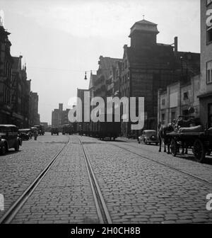 Impression aus der Freien Stadt Danzig, hier der Hafen, Deutschland 1930er Jahre. Impressione dalla città di Danzica, qui il porto, Germania anni trenta. Foto Stock