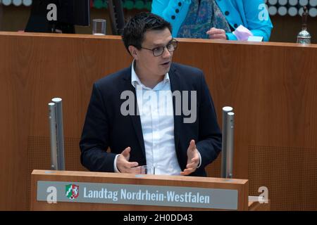 Duesseldorf, Germania. 06 ottobre 2021. Alexander VOGT, gruppo parlamentare SPD, durante il suo intervento, dibattito sul tema "Live from the control centre". Avvisi rapidi, affidabili e credibili sulla radio in situazioni di pericolo! Credit: dpa/Alamy Live News Foto Stock