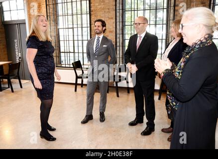 Il principe Carlo Filippo visita il Museo cittadino di Norrkoping, Svezia, il 12 ottobre 2021. Il principe è in visita di un giorno alla contea di Ostergotland. Foto: Stefan Jerrevang / TT code 60160 Foto Stock