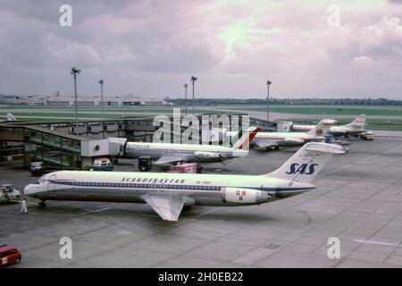 Un SAS McDonnell Douglas DC-9 all'aeroporto di Heathrow nel 1969 Foto Stock