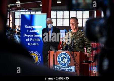 Rich Neely, l'Adjutant General dell'Illinois e il comandante della Guardia Nazionale dell'Illinois parla ai media durante una conferenza stampa tenutasi nell'edificio Orr presso la zona fieristica dell'Illinois, Springfield, Illinois, 18 febbraio 2021. Il Gen. Neely ha parlato per educare il pubblico sulla distribuzione della vaccinazione COVID-19 nello stato dell'Illinois. Foto Stock