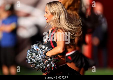 Londra, Inghilterra; 10 ottobre 2021; Tottenham Hotspur Stadium, Londra, Inghilterra; NFL UK Series, Atlanta Falcons contro New York Jets: Atlanta Falcons cheerleaders Foto Stock