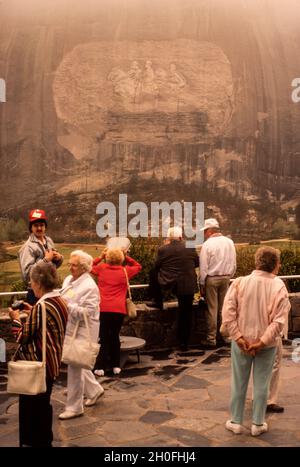 I turisti a Stone Mountain Park Memorial in Georgia Foto Stock