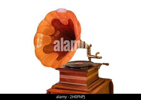 Antico gramofono in legno. Il Gramophone o fonografo è un dispositivo per la registrazione meccanica e la riproduzione del suono Foto Stock