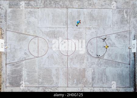 Cemento campo di pallacanestro Foto Stock