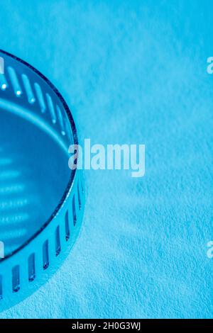 Primo piano astratto delle clip per tubo con attacco a vite senza fine Jubilee clip (queste non sono il vero marchio Jubilee). Per elementi di fissaggio fai da te, usi di metallo. Foto Stock