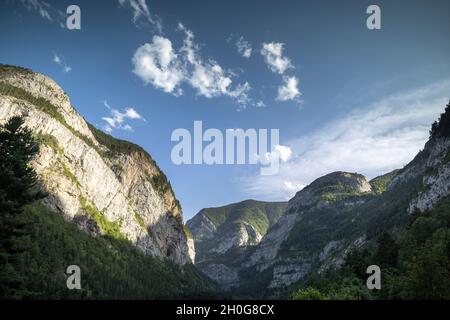 Nuvole che passano sui monti del monte pedido Foto Stock