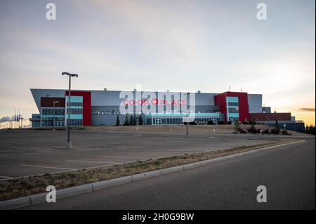 Medicine Hat, Alberta - 11 ottobre 2021: Co-Op Place hockey Arena in Medicine Hat. Casa delle Medicine Hat Tigers. Foto Stock