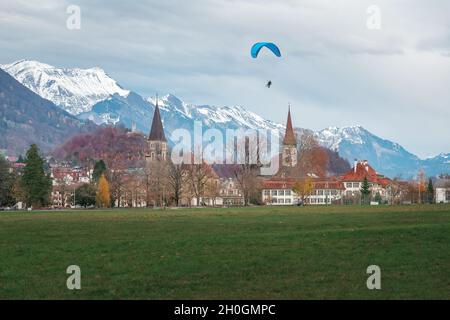 Parapendio al Parco Interlaken Hohematte - Interlaken, Svizzera Foto Stock