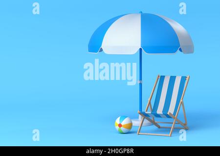 Sedia da spiaggia con ombrello e pallina da spiaggia su sfondo blu. Foto Stock