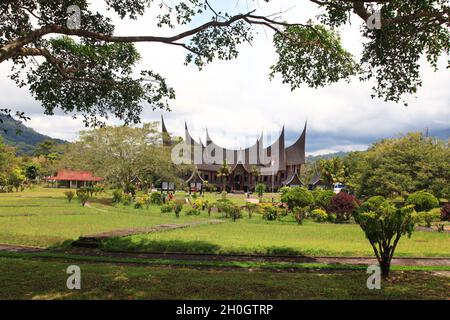 Centro di documentazione e informazione culturale Minangkabau a Padang Panjang, Sumatra occidentale, Indonesia. Foto Stock