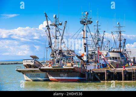 Barche commerciali da pesca in un molo a Steveston Village British Columbia, Canada Foto Stock