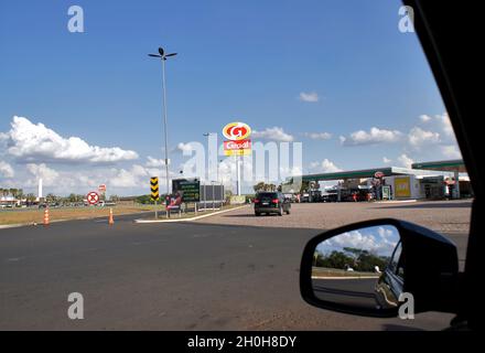 Logo di Rede Graal, una rete di autostrade e stazioni di servizio alimentare in Brasile, sulla Bandeirantes Highway Foto Stock