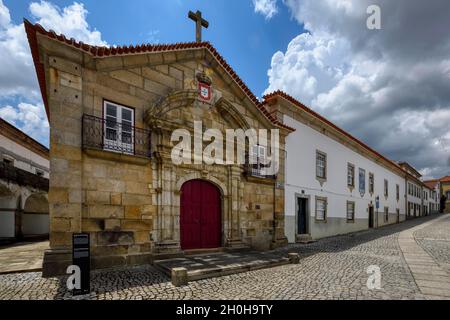 Chiesa di Misericordia, Piazza della Repubblica, Almeida, villaggio storico intorno alla Serra da Estrela, distretto di Castelo Branco, Beira, Portogallo Foto Stock