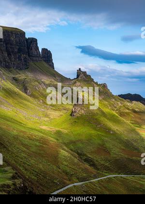 Paesaggio di montagna, frana Quiraing, Isola di Skye, Scozia, Regno Unito Foto Stock
