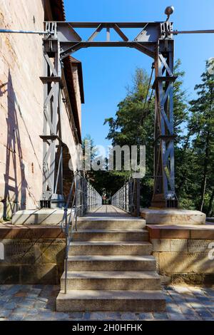 Passerella a catena, passerella sul Pegnitz, frontone di sinistra con Schlayerturm, Seebaldo, Norimberga, Franconia di mezzo, Franconia, Baviera Foto Stock