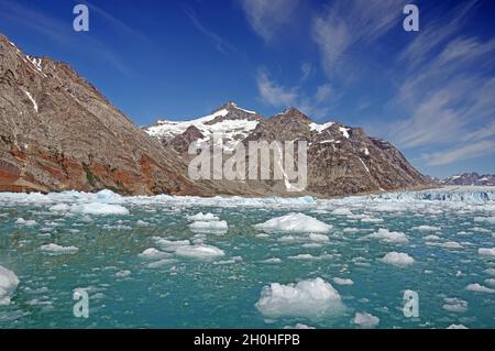 Ghiaccio di deriva e ruvido Labndschaft, ghiacciaio di Knud Rasmussen, Groenlandia orientale, Groenlandia, Danimarca Foto Stock