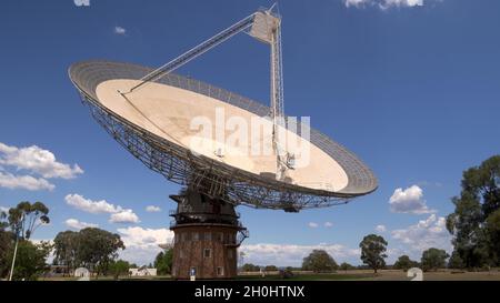 PARKES, AUSTRALIA - JAN, 13, 2021: Un colpo ravvicinato del radiotelescopio csiro a parkes Foto Stock