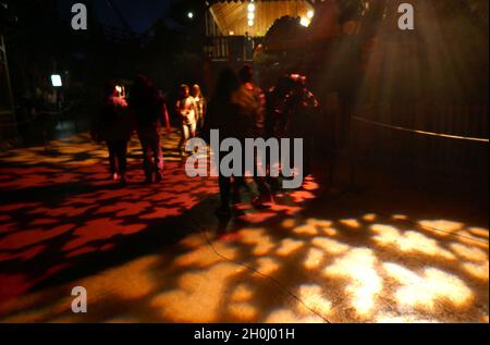 Buena Park, California, USA 10 ottobre 2021 Knott's Scary Farm Halloween Haunt il 10 ottobre 2021 a Buena Park, California, USA. Foto di Barry King/Alamy Stock Foto Foto Stock