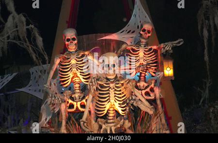 Buena Park, California, USA 10 ottobre 2021 Knott's Scary Farm Halloween Haunt il 10 ottobre 2021 a Buena Park, California, USA. Foto di Barry King/Alamy Stock Foto Foto Stock