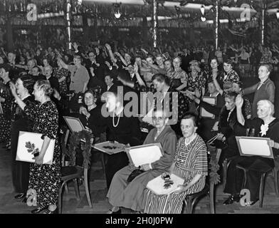 Serata di corriere delle donne messaggere dello Scherlverlag di Berlino al Clou. [traduzione automatizzata] Foto Stock