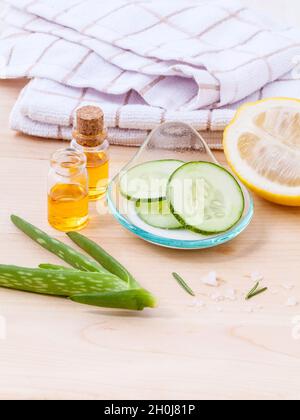 Natural Spa cetriolo ingredienti naturali casalinghe toner facciale. Foto Stock