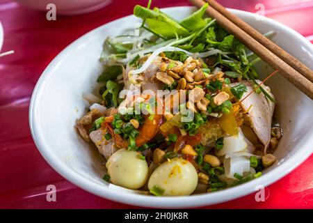 Un piatto popolare dove la ricetta proveniva dalla regione Hoi An del Vietnam. Foto Stock