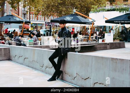YG Korean Actor Kang Hui ha visto arrivare alla FIERA START ART 2021 presso la Saatchi Gallery, Londra, Regno Unito, 12 ottobre 2021. Crediti: PatPhoto/ Alamy Foto Stock