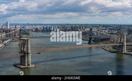 Ponte di Brooklyn e ponte di Manhattan East River New York City USA Foto Stock