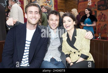 Oliver Jackson-Cohen, Rupert Evans e Charlotte Riley partecipano alla serata stampa 'Cantina' presso l'inestimabile London Wonderground, sulla Southbank, Londra Foto Stock