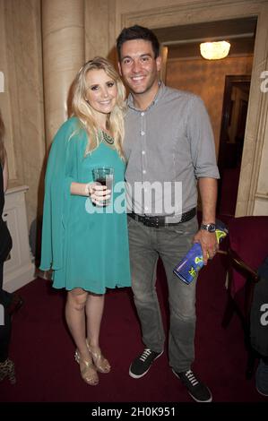 Carley Stenson e Kevin Sacre partecipano a Shrek The Musical cast change Photocall, Londra Foto Stock