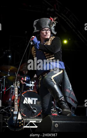 Adam ANT si esibisce sul palco al Camp Bestival, Castello di Lulworth - Dorset Foto Stock