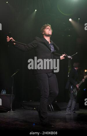 Rob Thomas di Matchbox Twenty si esibisce presso la Roundhouse nel centro di Londra, come parte dell'iTunes Festival 2012. Foto Stock