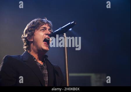 Rob Thomas di Matchbox Twenty si esibisce presso la Roundhouse nel centro di Londra, come parte dell'iTunes Festival 2012. Foto Stock