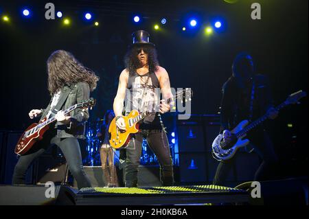 Slash suona dal vivo sul palco, O2 Academy, Brixton, Londra Foto Stock