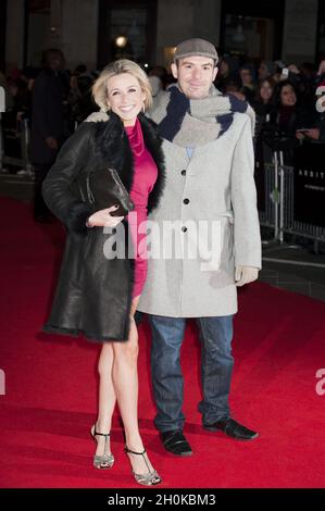 Martin Lewis e Lara Lewington arrivano alla Premiere di Arbitrage, Odeon West End, Leicester Squre, Londra Foto Stock