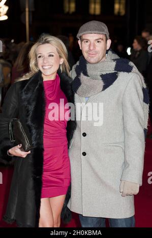 Martin Lewis e Lara Lewington arrivano alla Premiere di Arbitrage, Odeon West End, Leicester Squre, Londra Foto Stock