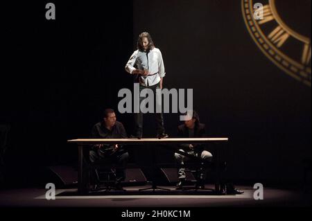 Juan Manuel Fernandez Montoya 'Farraquito' suona Abolengo, come parte del Festival di flamenco di Londra al Sadler's Wells. Foto Stock