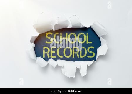 Didascalia concettuale School Records. Concetto significato informazioni che sono tenute circa un bambino a scuola Biografia strappo sul foglio rivela sfondo dietro Foto Stock